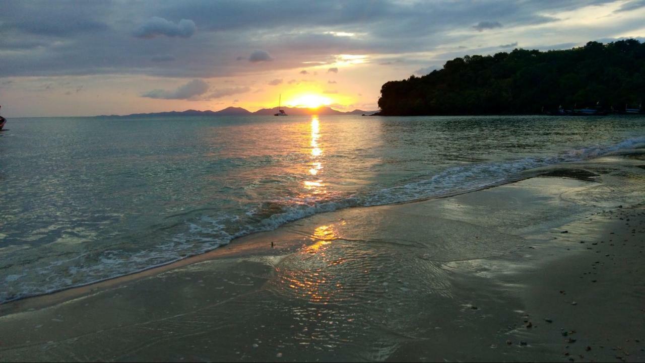 The Beach At Klong Muang 外观 照片