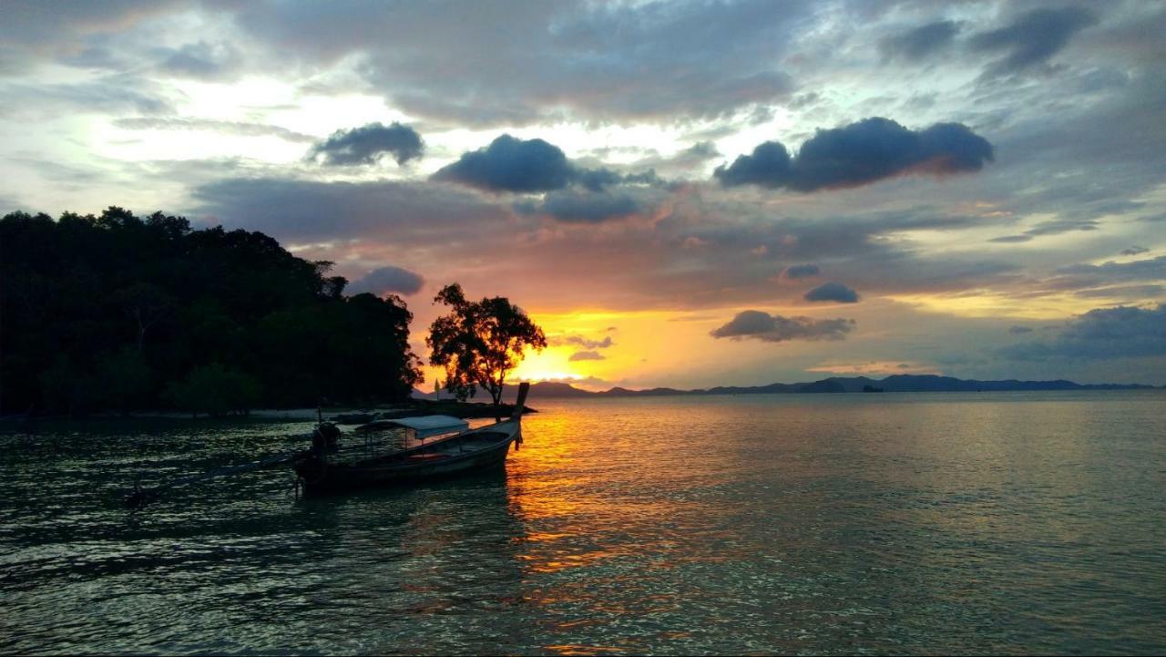 The Beach At Klong Muang 外观 照片